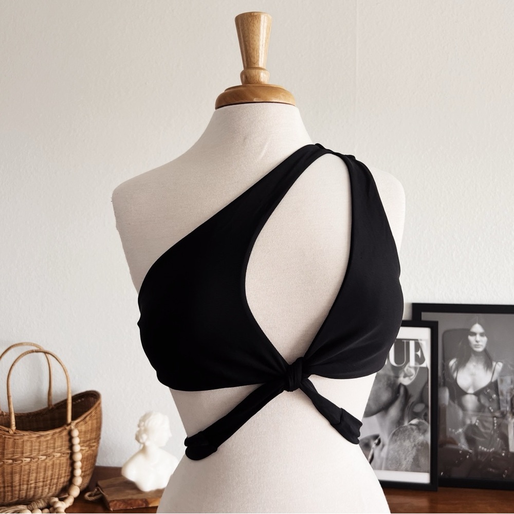BLACK ONE SHOULDER STRAPPY BIKINI TOP #0331